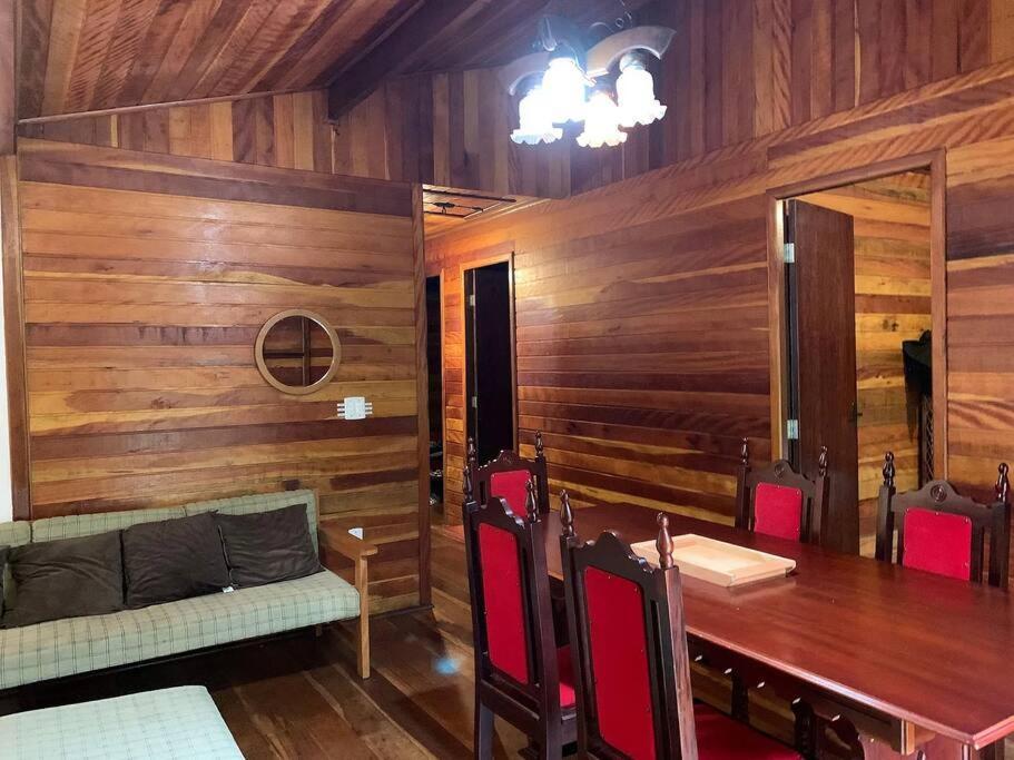 Confortavel Casa Com Lareira 10min Capivari Campos do Jordao