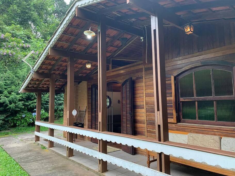 Confortavel Casa Com Lareira 10min Capivari Holiday home Campos do Jordao