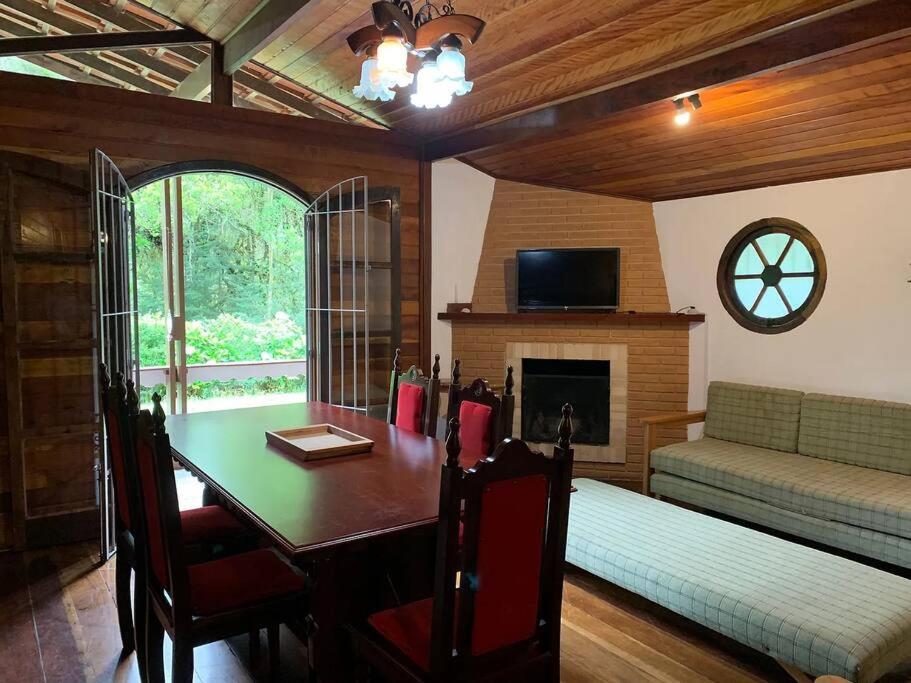 Confortavel Casa Com Lareira 10min Capivari * Campos do Jordao